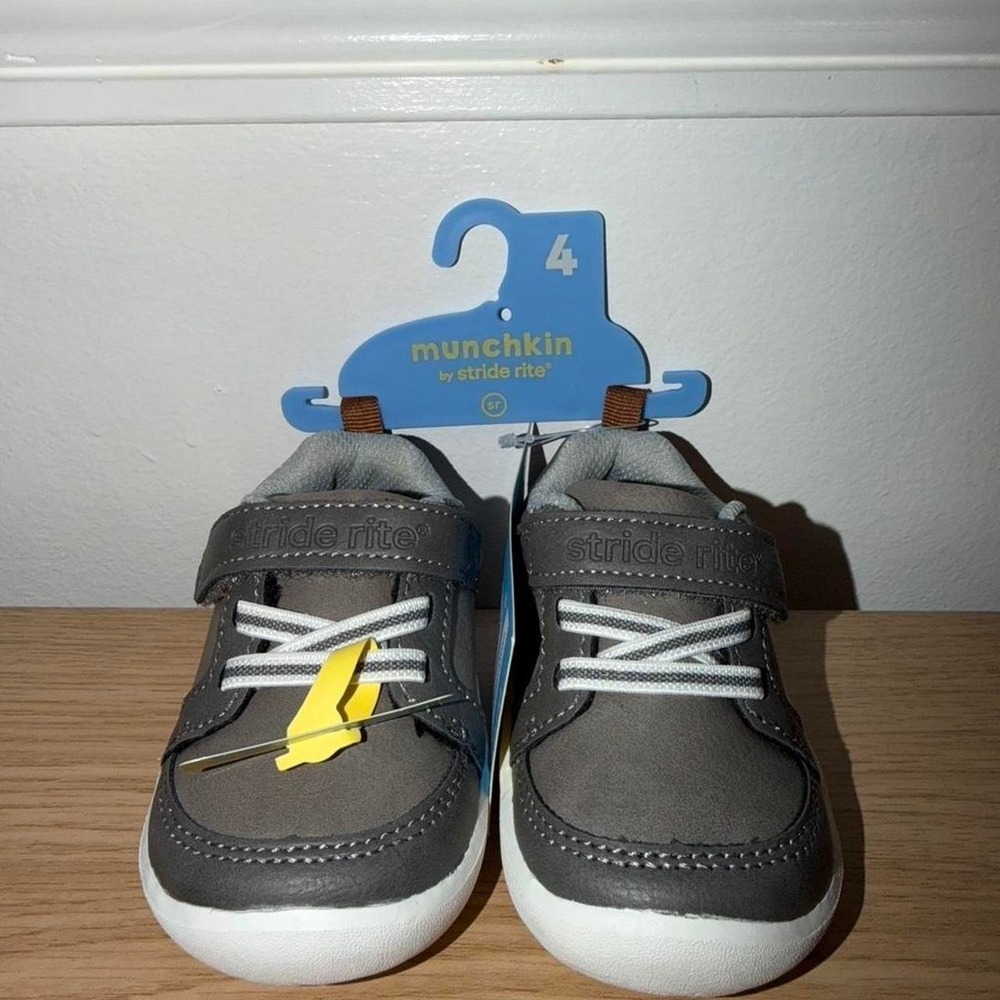 Baby shoes size 4